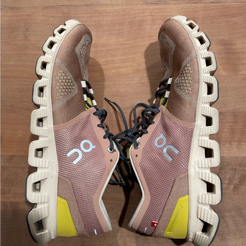 On Running Shoes Rust colored with Yellow and Cream Details